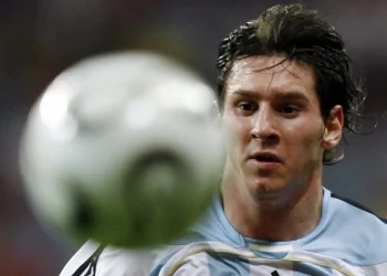 Veinte años después de su primer gol en un Mundial, Messi vuelve a ilusionar a Argentina