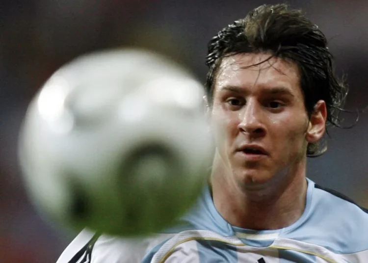 Veinte años después de su primer gol en un Mundial, Messi vuelve a ilusionar a Argentina