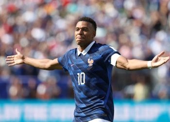 Mbappé lidera a Francia en un sólido triunfo sobre Senegal en su estreno mundialista
