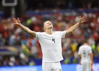 Haaland clasifica a Noruega y cita a Brasil en los octavos del Mundial