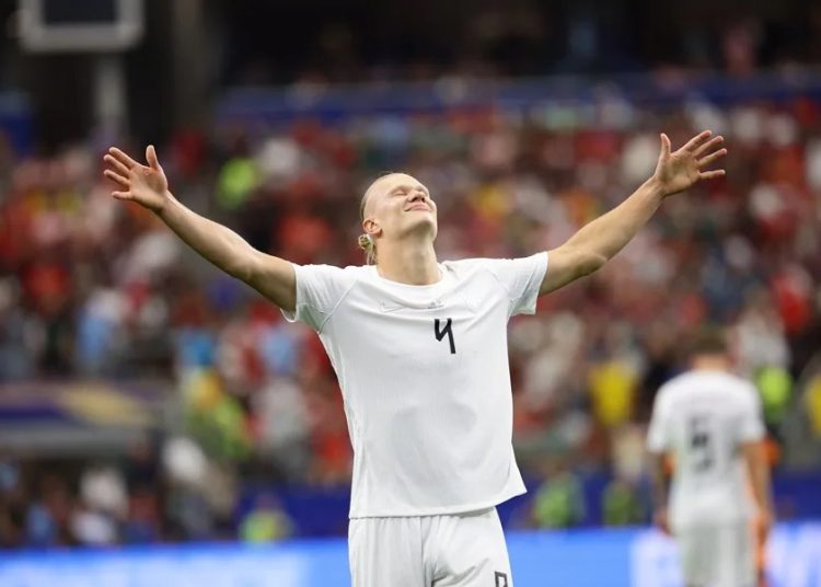 Haaland clasifica a Noruega y cita a Brasil en los octavos del Mundial