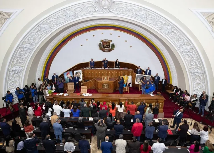 Venezuela abre la puerta a la inversión privada en el sector eléctrico tras años de control estatal