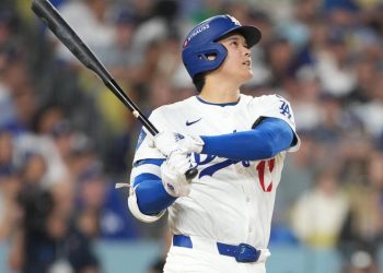 Jonrón de Ohtani decide cerrado duelo de pitcheo y Dodgers blanquean a Rays