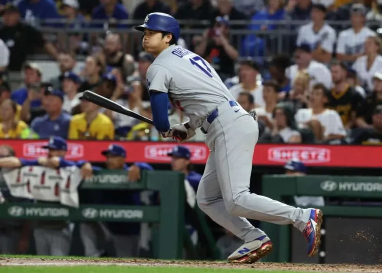 Ohtani conecta jonrón, pero abandona el juego por molestias en la rodilla en triunfo de los Dodgers