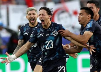 Paraguay derrota a Turquía, la elimina del Mundial y sobrevive con diez jugadores