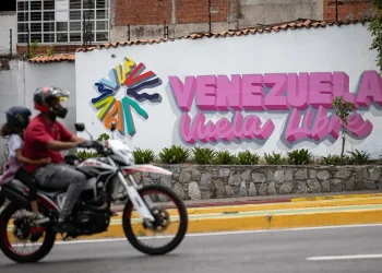 Tras cinco meses sin Maduro, Venezuela sigue esperando el alivio económico y político
