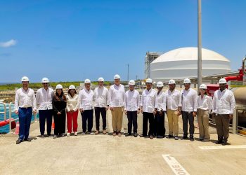 Subsecretario de Estado de EE.UU. visita AES Dominicana