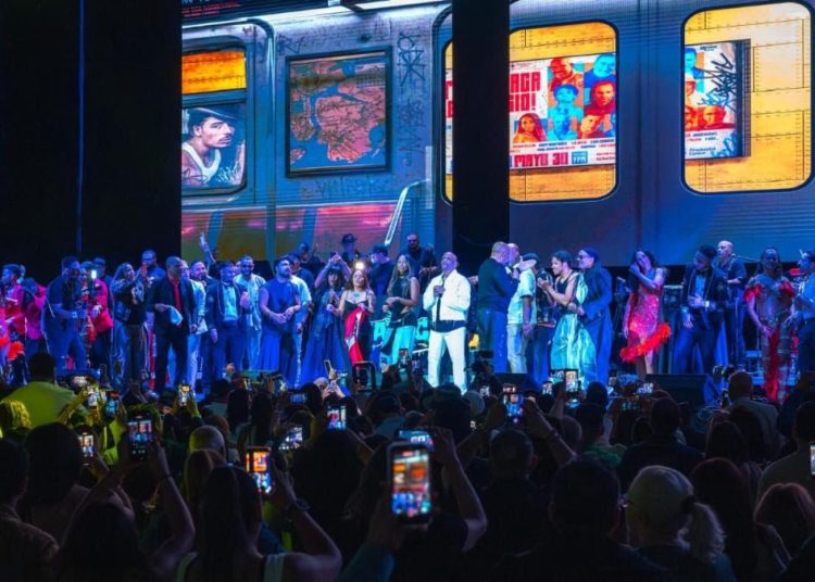 Sergio George celebra sus 65 años junto a leyendas de la salsa