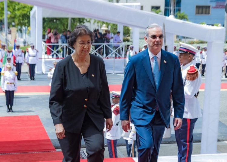 Presidente Abinader recibe a su homóloga de Surinam en visita oficial para fortalecer la cooperación bilateral