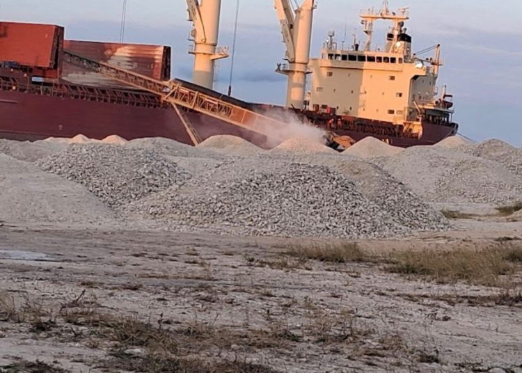 Coalición ambiental exige detener extracción ilegal de agregados en la región Sur