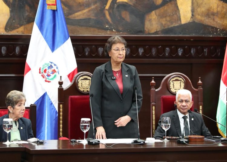 Congreso Nacional recibe a la presidenta de Surinam, Jennifer Geerlings-Simons