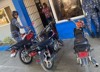 Policía ocupa armas ilegales, recupera motocicletas robadas y ejecuta arrestos en Santo Domingo Norte