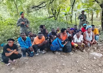 Ejército detiene a 54 indocumentados y retiene motocicletas durante operativos en Montecristi