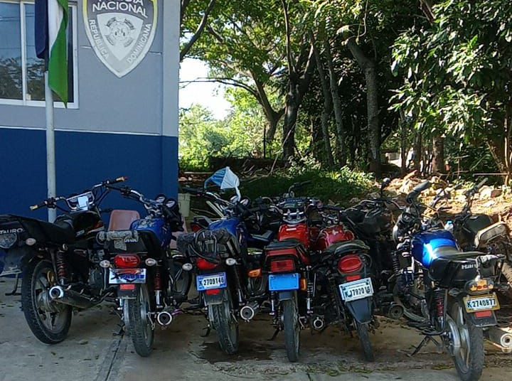 PN ocupa armas ilegales, recupera motocicletas robadas y ejecuta órdenes de arresto en SDN