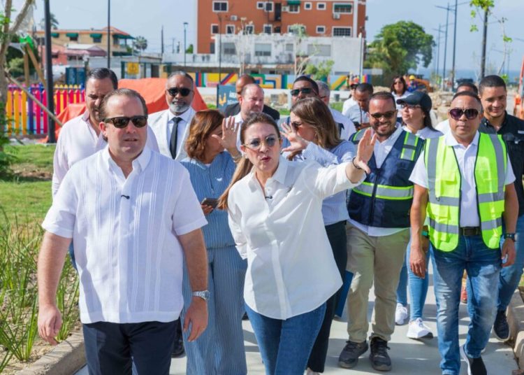 Carolina y Paliza supervisan trabajos finales del Paseo 30 de Mayo y anuncian su inauguración
