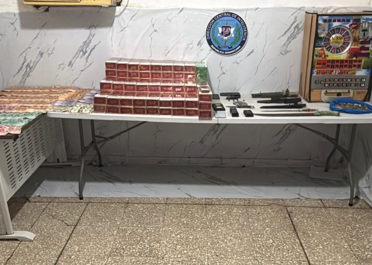 Realizan allanamientos en Cenoví; ocupan armas, cigarrillos de contrabando y detienen a dos hombres