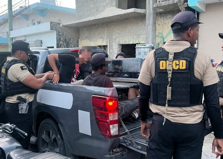 DNCD arresta a cinco personas e incauta drogas en operativos contra el microtráfico en Verón-Punta Cana