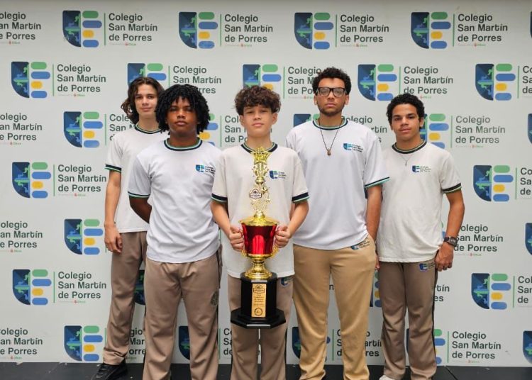 Estudiantes del San Martín de Porres conquistan primer lugar en ajedrez ante colegios de Santo Domingo Este