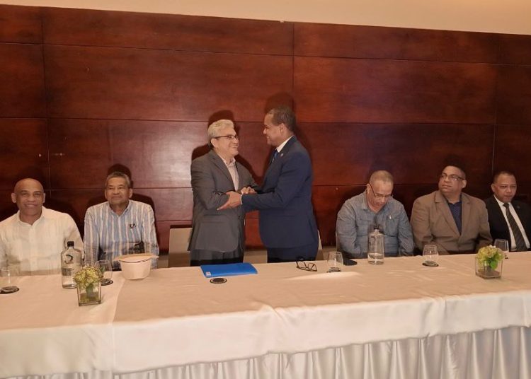 Ángel Pimentel oficializa respaldo a Radhamés Silverio para la Rectoría de la UASD