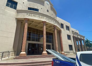 MP solicita coerción contra presunta red que extorsionaba estadounidenses desde Santiago