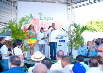 Senador destaca Baní cultiva 300 variedades de mango y exporta 10 millones de cajas al año
