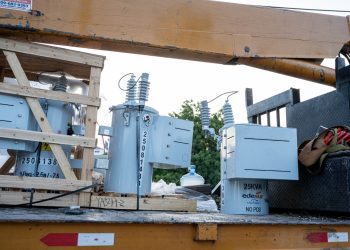 Edesur refuerza suministro eléctrico en Azua con instalación de tres nuevos transformadores