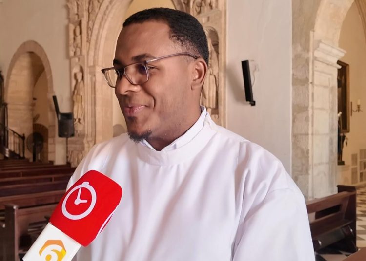 Antonio Lorenzo destaca la importancia de la Eucaristía y llama a la sociedad dominicana a acercarse a Jesús