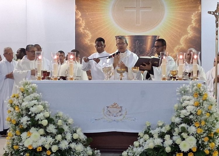 Cientos de fieles se congregan en celebración de Corpus Christi encabezada por monseñor Carlos Tomás Morel Diplán