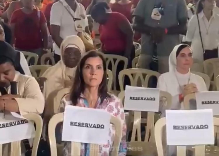 Embajadora Leah Campos fiel creyente dice presente en celebraciones de Corpus Christi en SD