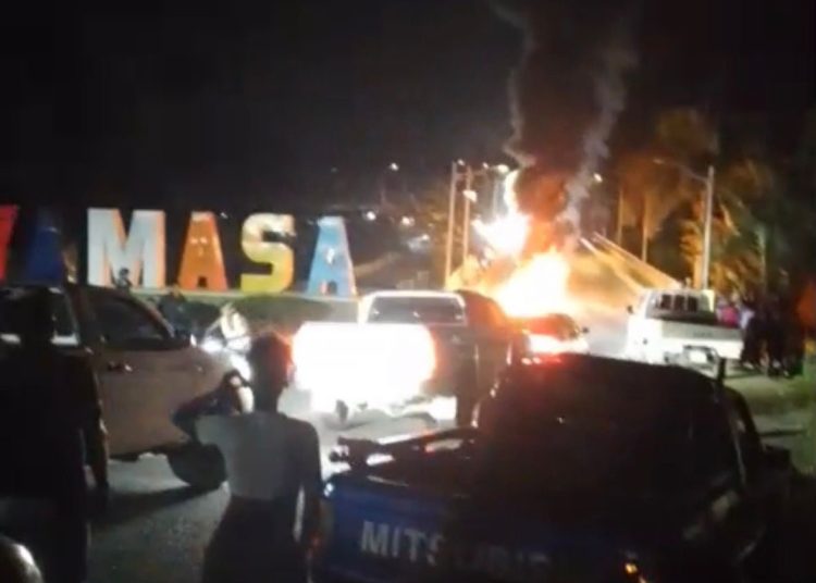 Protestan en Yamasá por prolongado apagón que afecta a decenas de familias