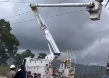 Inician instalación de nuevas luminarias en comunidades de Las Lagunas, Azua