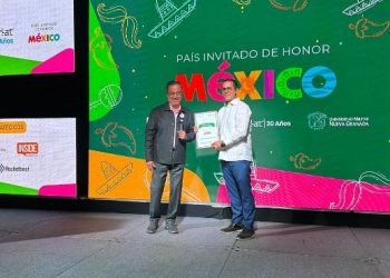 Fahd Jacobo recibe en Bogotá reconocimiento internacional por sus aportes a la transformación digital