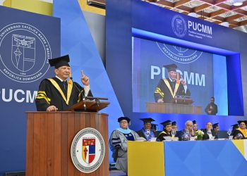 Aguilera a graduados de la PUCMM: “La inteligencia sin ética es peligrosa”