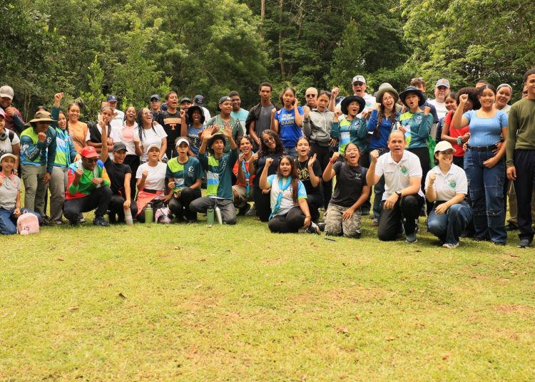 Policía Nacional se suma a jornada de reforestación en los Humedales del Ozama por el Día Mundial del Medio Ambiente