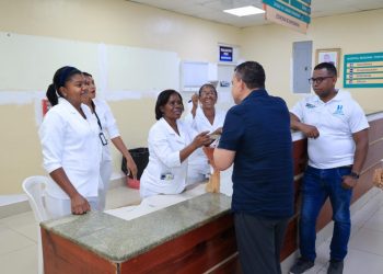 Director del SNS interviene Hospital Taiwán en Azua; entidad asume funciones operativas