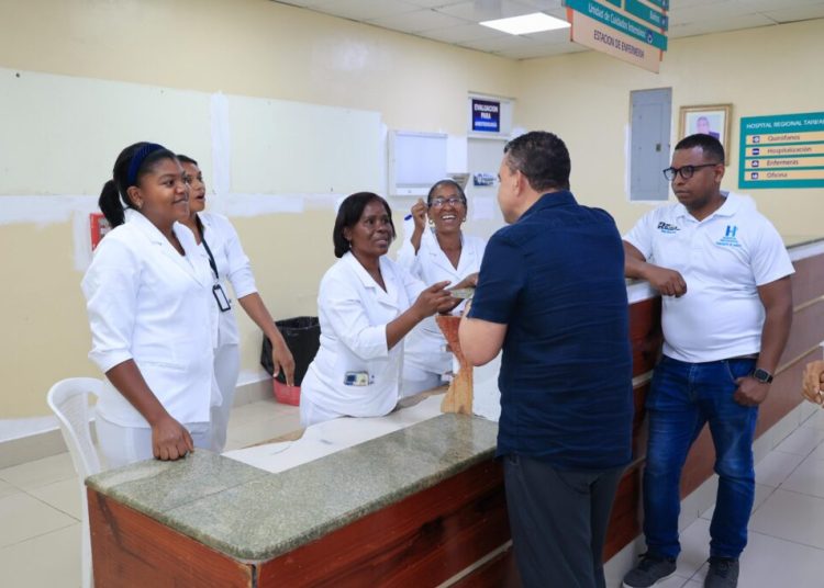 Director del SNS interviene Hospital Taiwán en Azua; entidad asume funciones operativas