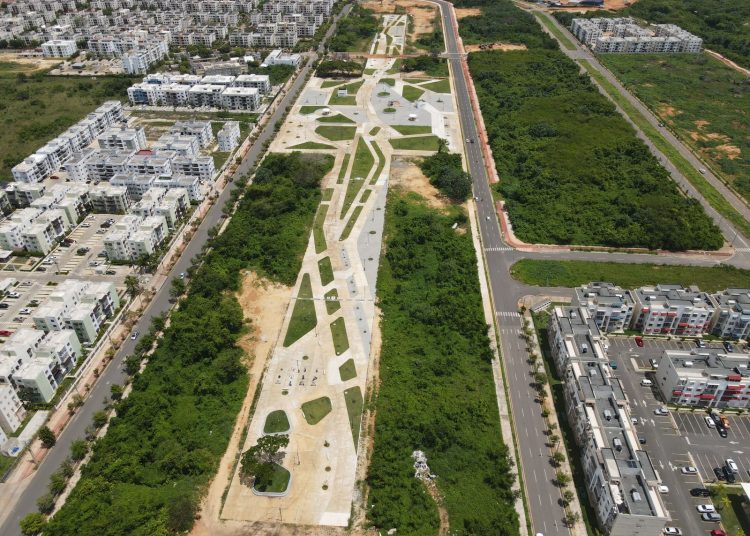 Residentes de Ciudad Juan Bosch denuncian falta de iluminación en parques desde hace más de un mes