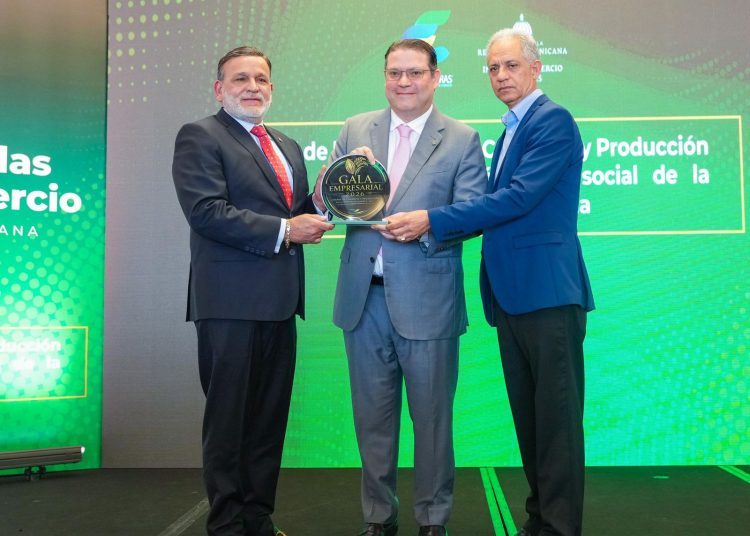 Cámara de Comercio de SFM reconoce a Eduardo Sanz Lovatón