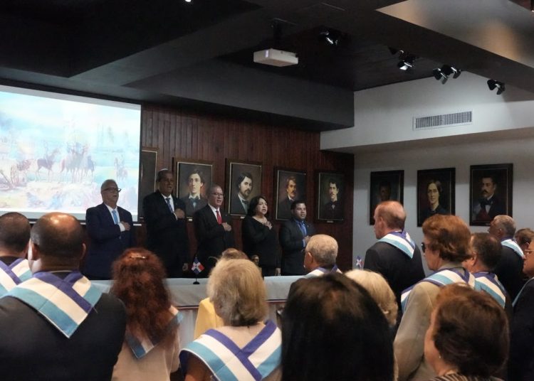 Instituto Duartiano juramenta nuevos miembros de honor y reafirma defensa de los símbolos patrios
