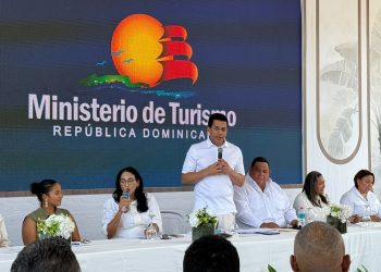Ministro Collado deja iniciado el rescate de playa Monte Río de Azua con inversión de más de 265 millones de pesos