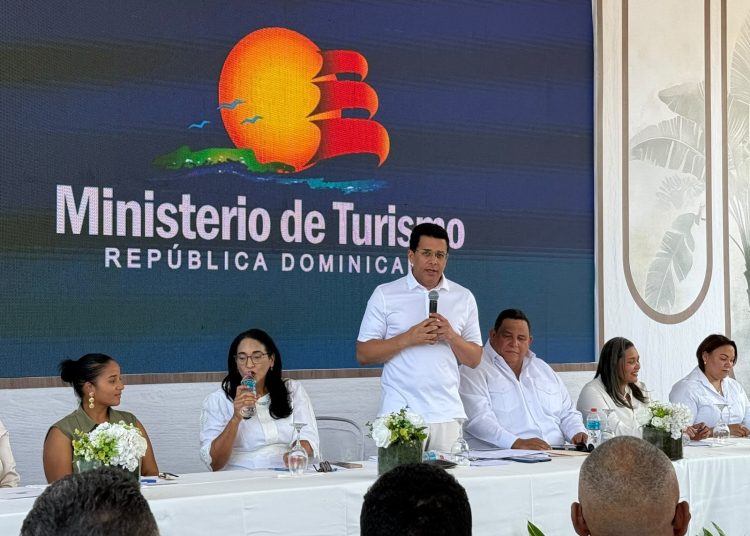 Ministro Collado deja iniciado el rescate de playa Monte Río de Azua con inversión de más de 265 millones de pesos