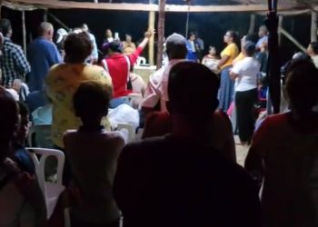 Comunitarios de El Catey realizan culto de adoración en rechazo a planta de valorización