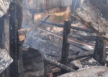 Cortocircuito reduce vivienda a cenizas en Monte Plata; familia pierde todas sus pertenencias