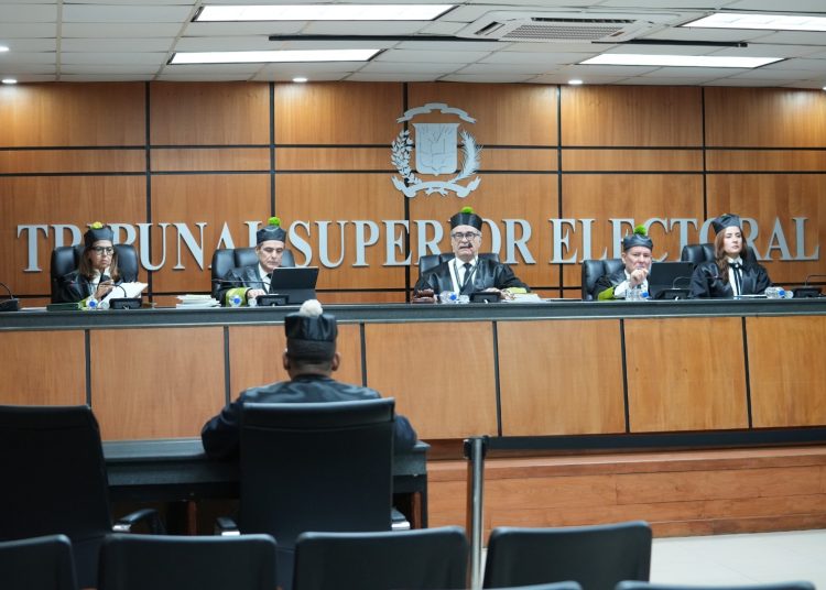 TSE deja en estado de fallo recurso contra reglamento de la JCE sobre publicación de encuestas