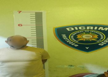 DICRIM ocupa pistola Glock 9 mm durante allanamiento en La Vega