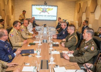 Ministro de Defensa se reúne con el Comando Sur