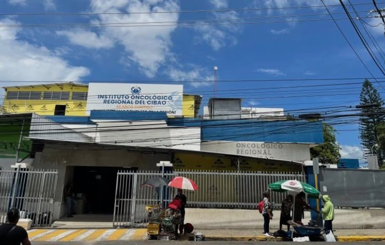 Allanan y apresan a exdirectivos del Oncológico Regional del Cibao en Santiago