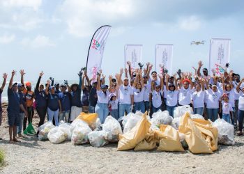 Jornada de limpieza en Playa Najayo reúne más de 120 voluntarios por el Día Mundial de los Océanos en San Cristóbal