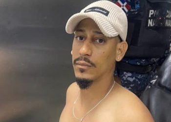 Se entrega joven señalado por la muerte de agente policial en Nagua
