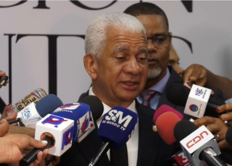 Ricardo de los Santos valora plan de paz entre EE.UU. e Irán y defiende propuesta fiscal del Gobierno